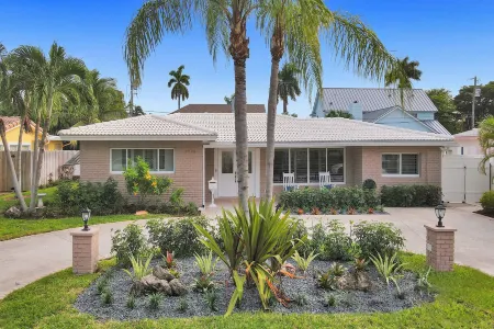 6 Br with Heated Pool Close to Beach