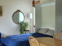 Lake Champlain Tiny House Paradise Private & Beautiful! Hotels in Alburgh