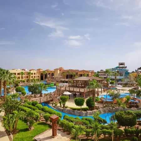 Coral Sea Aqua Club Resort Отели рядом с достопримечательностью «Бей- Набк»