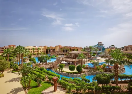 Coral Sea Aqua Club Resort Отели рядом с достопримечательностью «Бей- Набк»