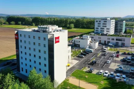 Ibis Bourgoin Jallieu Medipole Отели в г. Сент-Альбан-де-Рош
