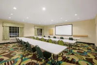 La Quinta Inn & Suites by Wyndham Grand Forks Hotel di Grand Forks