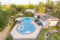 Queens Chateau Boutique Villa - Beach