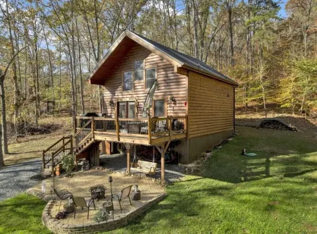 Cozy Lake Cabin. Near Douglas Lake in East TN! Sleeps 5! Hot Tub. Fireplace.
