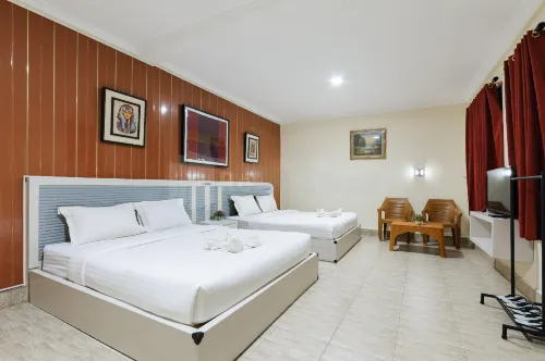 Hotel 78 Parapat Mitra RedDoorz - Bãi đậu xe