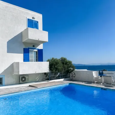 Blue Dolphin Studios and Apartment