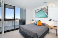 Orange Stay at Collins Wharf - 4-Star