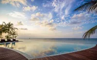 Kuredu Island Resort & Spa - Pool
