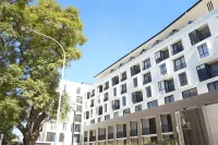 One Rosebank Executive Apartment Hotel Отели рядом с достопримечательностью «Розбанк»