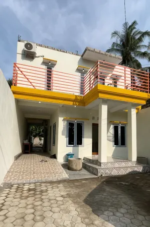 Homestay Teluk Pangpang Banyuwangi Отели в г. Cluring