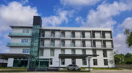 River Residence Saraburi Hotel Отели рядом с достопримечательностью «Wat Kaeng Kanun»