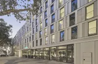 Motel One Köln-Neumarkt Отели рядом с достопримечательностью «Римско-германский музей»