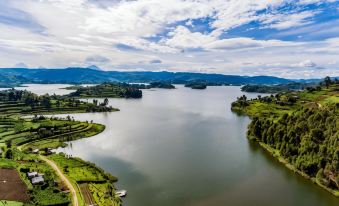 Lake Bunyonyi Rock Resort