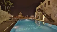ShoeString Cave Hotel - piscina