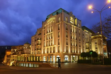 Ambassadori Tbilisi Hotel Отели рядом с достопримечательностью «Тбилисский зоопарк»