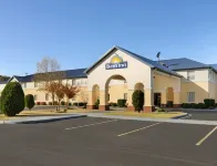 Days Inn by Wyndham Lincoln Hotel a Riverside