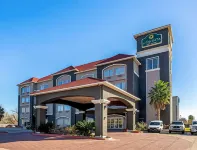 La Quinta Inn & Suites by Wyndham Columbus TX Hotels in Columbus