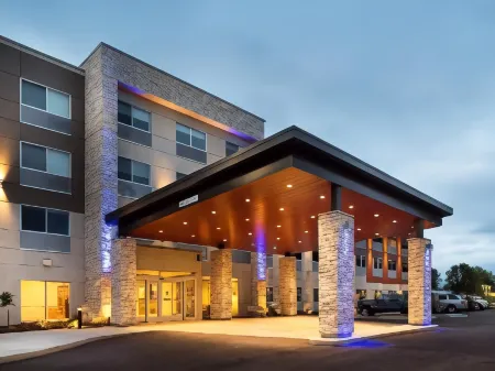 Holiday Inn Express & Suites Terrace Отели в г. Kitimat-Stikine E