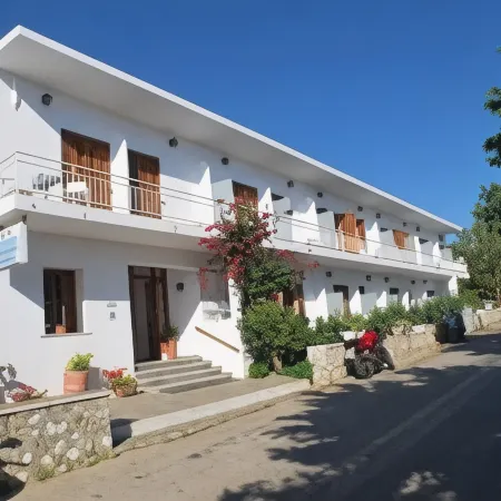 Artemon Hotel