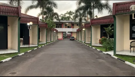 Hotel Borobudur Tasikmalaya Отели в г. Cihideung