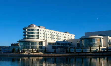Waterfront Southport Hotel