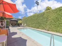 The Greens Hotel on Del Paso Các khách sạn gần Khu thương mại hội chợ Arden