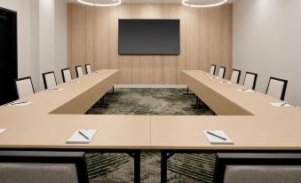 Hyatt Place Montreal Airport