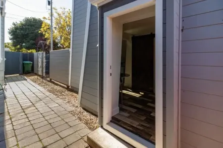 The Tower and Loft on 7th Street Отели рядом с достопримечательностью «Лагунитас Брюинг Компани»