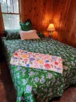 Knotty Pine Cabin: 2 Bdrm 1 Bath, New Sealy Queens, Fireplace, <1mi. Thumb Lake.