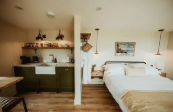 Cosy countryside Chalet with log burner and hot tub.