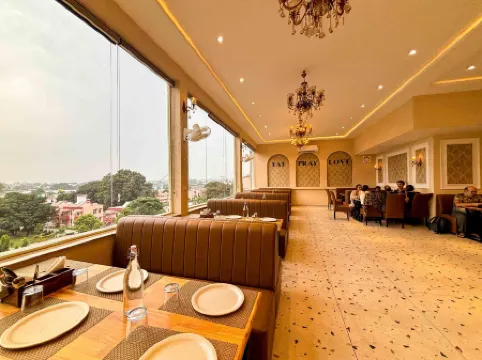 Hotel Nirvana Palace