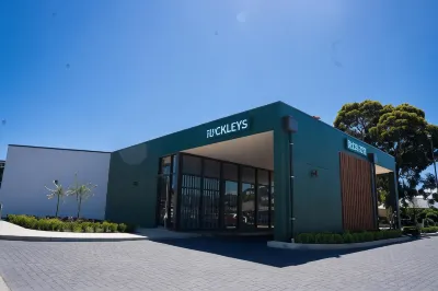 ロックレイズ ホテル のホテル