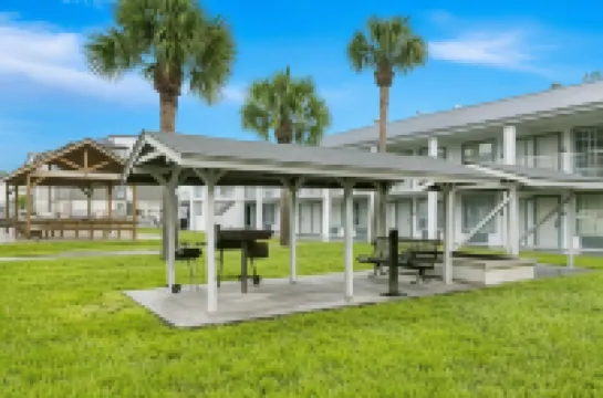 Suburban Studios Brunswick I-95