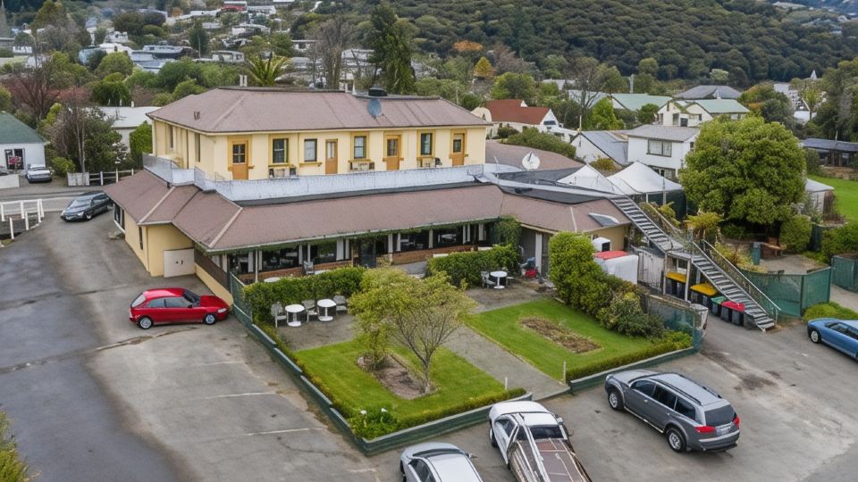 The Grand Hotel & Bar - Akaroa