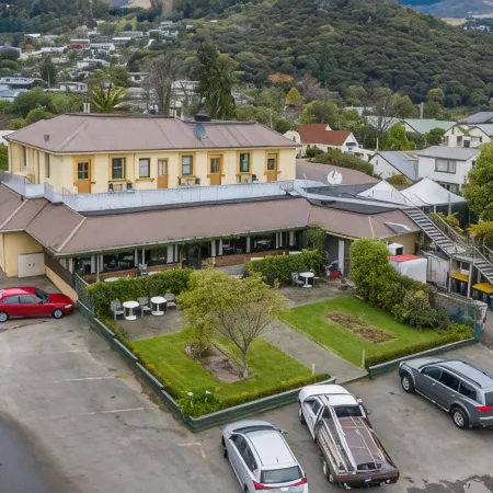 The Grand Hotel & Bar - Akaroa