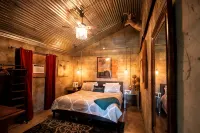 CHARMING renovated barn with swimming pool & hot tub!