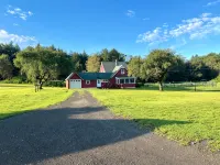 Charming Historic 4 Bdrm Farmhouse AC secluded, centrally located, fishing pond