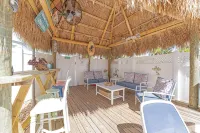 BEST LOCATION! NORTH END OF ANNA MARIA, FL STEPS TO BEACH & DINING -  LOWER UNIT