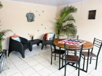 Private residential home for 8 with private pool; 5 min walk to Jacó Beach. - 프라이빗 풀