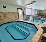 Cozy Mountain Studio Near West Rmnp + Pool & Hot Tubs - Apartments