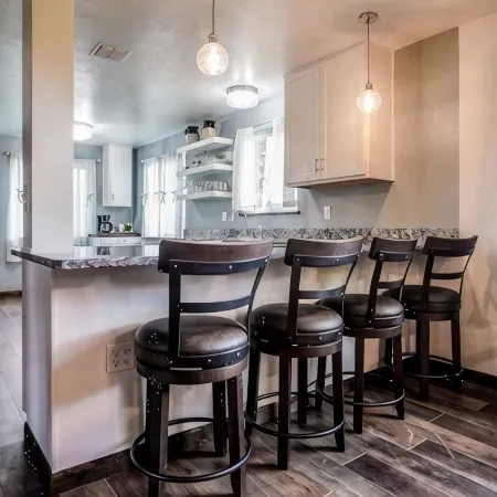 Charming 3-bedroom house with AC, WiFi in welcoming Chiloquin