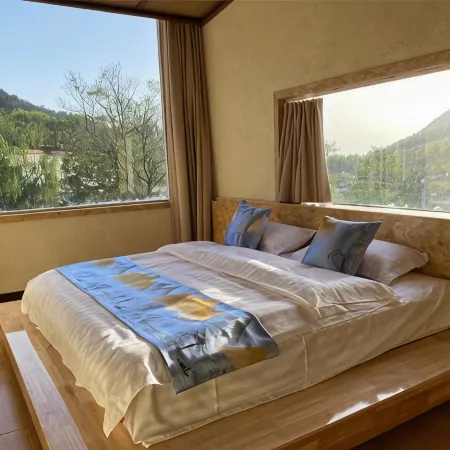 Ban Shan Yun Su (Zhang Lizhuang Village) Hotels in Pingyi County