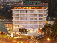 Hotel Quito Hotels near Guapulo Park