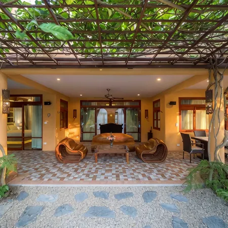 Best in Chiangmai, Modern Love Villa, Garden Paradise, Pool, Free Breakfast.