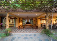 Best in Chiangmai, Modern Love Villa, Garden Paradise, Pool, Free Breakfast.