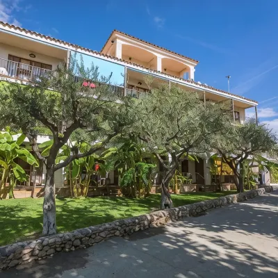 Alannia Els Prats Hotels near Platja dels Pilans