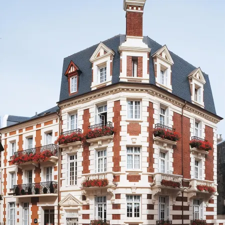 Hôtel le Fer à Cheval Отели в г. Трувиль-Сюр-Мер