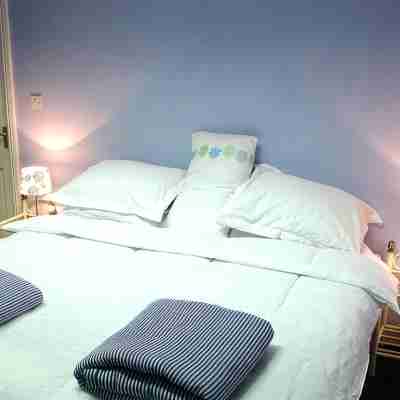 Intl Townhouse Apt on The Crescent: perfect for walking everywhere! Rooms