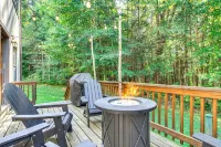 3 min to Mt Snow & FREE Shuttle! Family-Size fun, Wood Fireplace, Arcades. - 3-Star