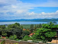 Luxury Lakeview flat 8 mins from Speke Resort